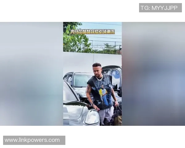 足球明星如同时尚模特出场走秀引领潮流风尚的精彩瞬间